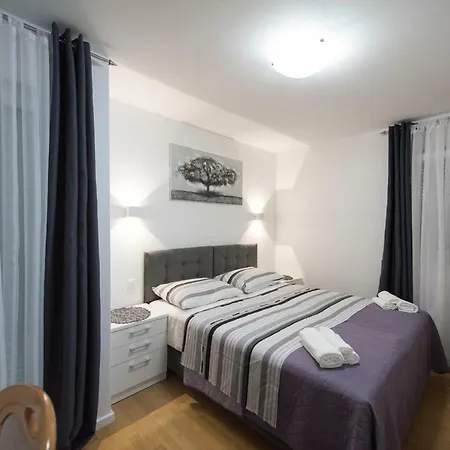 Domy Apartment Apartman